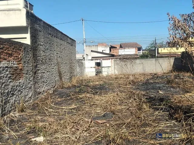 Terreno com 360m², à venda, no bairro Parque Jóquei Club em Campos dos Goytacazes