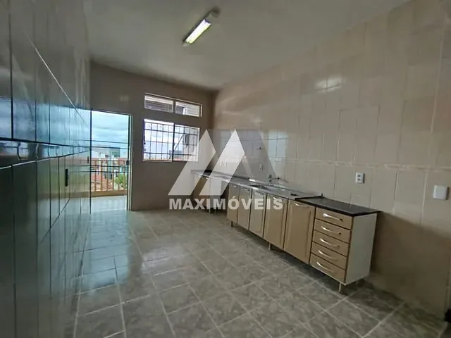 Apartamento 4 quartos e 2 banheiros, para alugar, no bairro Centro em Araçuaí