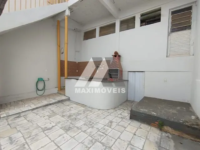 Apartamento 4 quartos e 2 banheiros, para alugar, no bairro Centro em Araçuaí