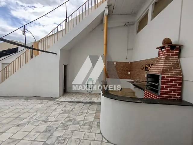 Apartamento 4 quartos e 2 banheiros, para alugar, no bairro Centro em Araçuaí