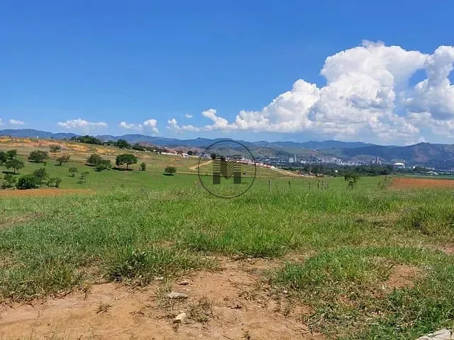 Terreno com 732m², à venda, no bairro Pedrinha em Guaratinguetá