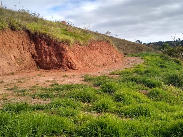 Terreno com 2000m², à venda, no bairro Sete Voltas em Taubaté