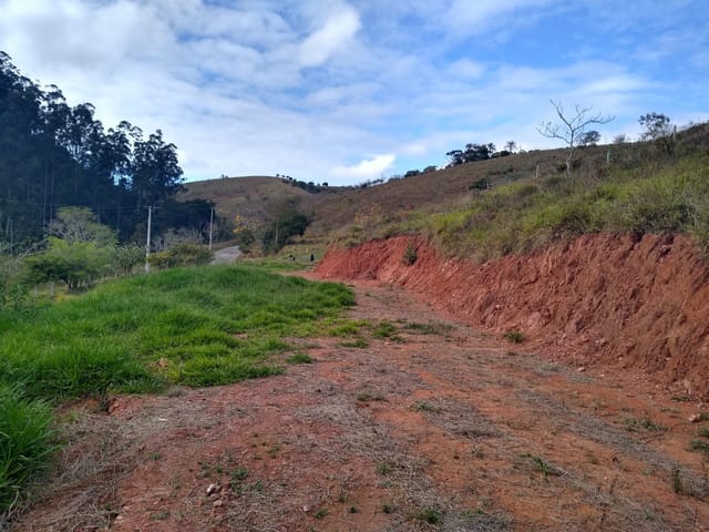 Terreno com 2000m², à venda, no bairro Sete Voltas em Taubaté