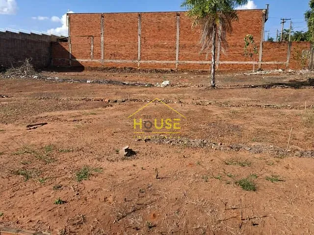 Terreno com 966m², à venda, no bairro Jardim dos Pinheiros em Votuporanga