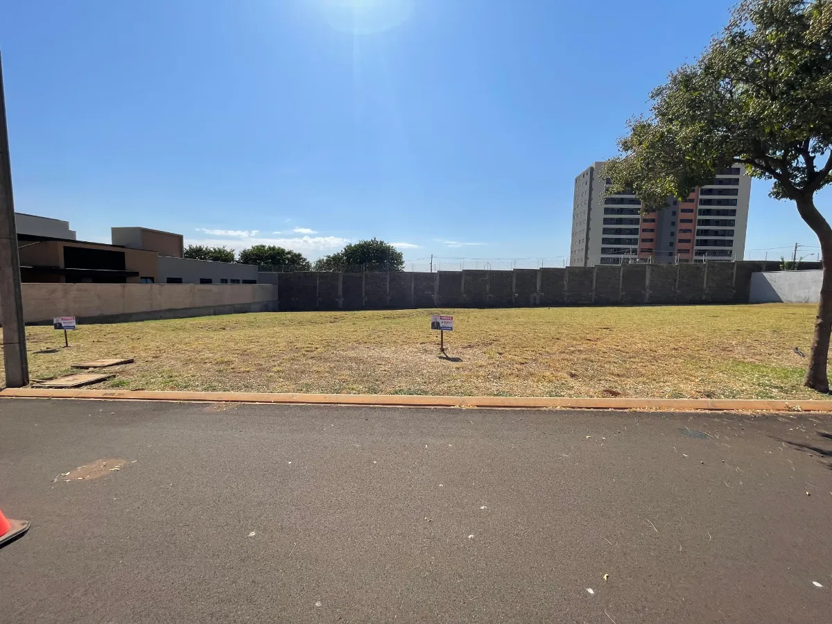 Terreno residencial para venda em Quintas de São José, 459m²