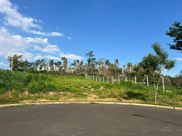 Terreno com 282m², à venda, no bairro Colinas do Castelo em Jaguariúna