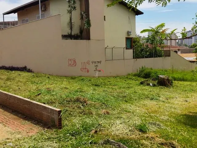 Terreno com 360m², à venda, no bairro Quebec em Londrina