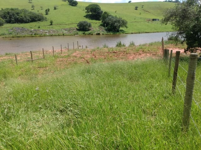Terreno com 500m², à venda, no bairro Pista em Cambuí