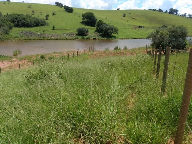 Terreno com 500m², à venda, no bairro Pista em Cambuí