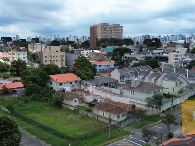 Terreno à venda, no bairro Parolin em Curitiba