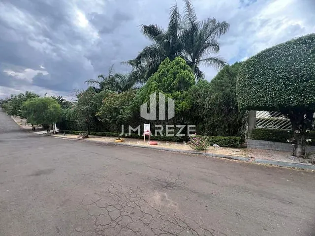 Terreno com 762m², à venda, no bairro Jardim das Flores I em Apucarana