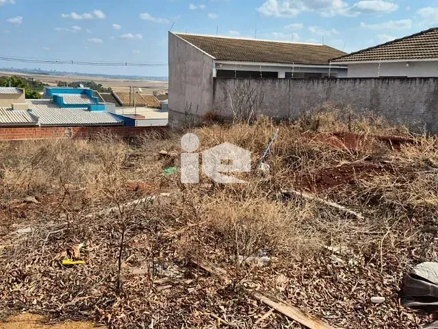 Terreno com 301m², à venda, no bairro Jardim Interlagos em Arapongas