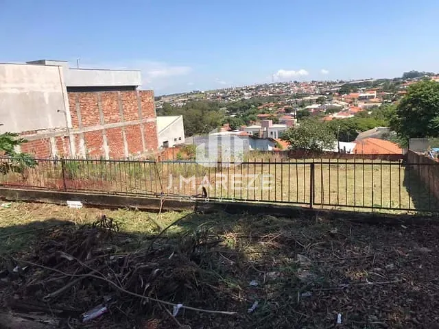 Terreno com 560m², à venda, no bairro Vila Brasil em Apucarana