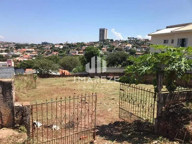 Terreno com 560m², à venda, no bairro Vila Brasil em Apucarana