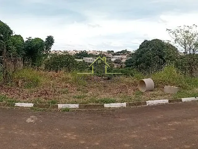 Terreno com 430m², à venda, no bairro Jardim Primavera em Guaxupé