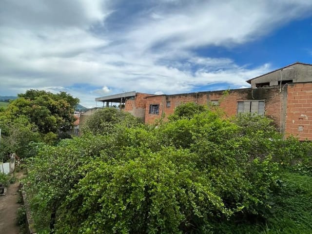 Terreno com 200m², à venda, no bairro Paulo Lopes em Cambuí