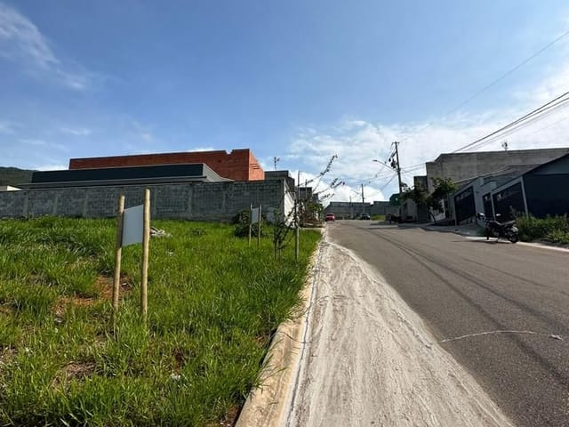 Terreno com 250m², à venda, no bairro Loteamento Parque Dos Manacás em Extrema