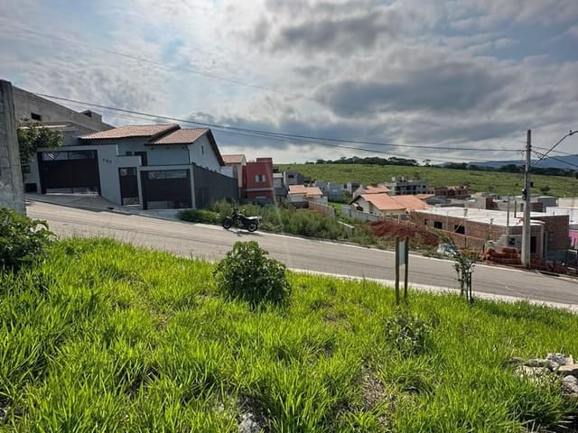 Terreno com 250m², à venda, no bairro Loteamento Parque Dos Manacás em Extrema