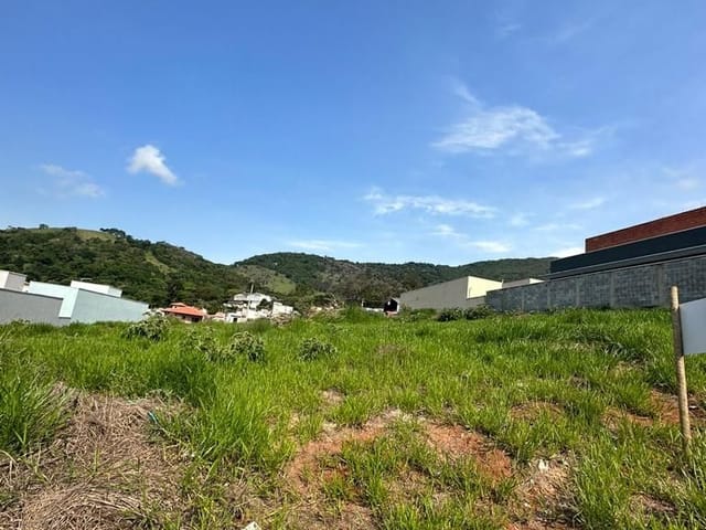 Terreno com 250m², à venda, no bairro Loteamento Parque Dos Manacás em Extrema