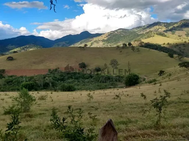 Terreno com 216m², à venda, no bairro Centro em Piranguçu