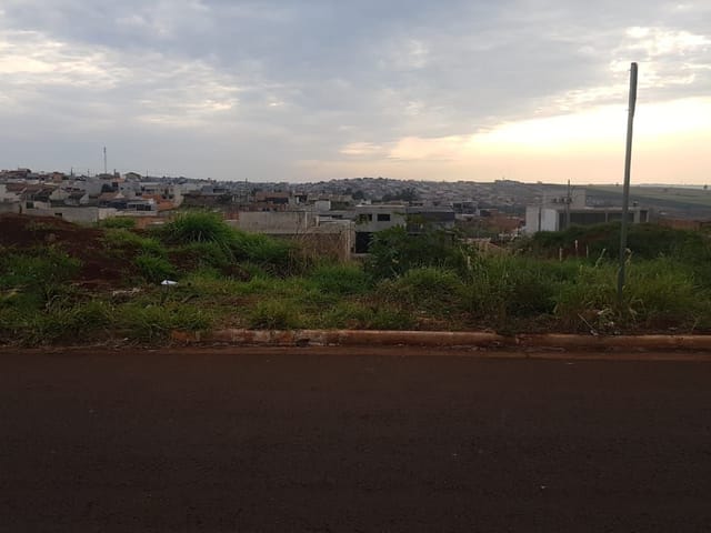 Terreno com 498m², à venda, no bairro Conjunto Residencial Roberto Conceicao em Cambé