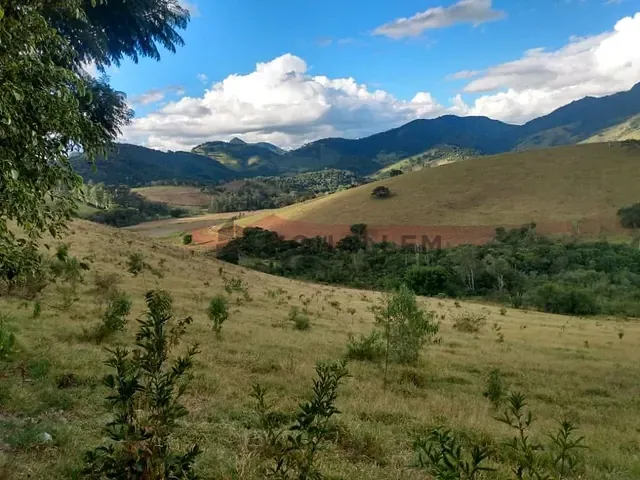 Terreno com 221m², à venda, no bairro Centro em Piranguçu
