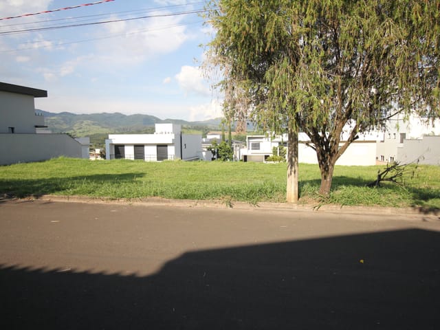 Terreno com 901m², à venda, no bairro Jardim Nova São João em São João da Boa Vista