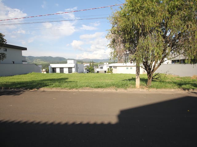 Terreno com 901m², à venda, no bairro Jardim Nova São João em São João da Boa Vista