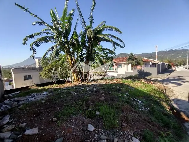 Terreno com 360m², à venda, no bairro São Sebastião em Palhoça