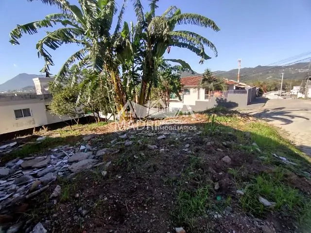 Terreno com 360m², à venda, no bairro São Sebastião em Palhoça