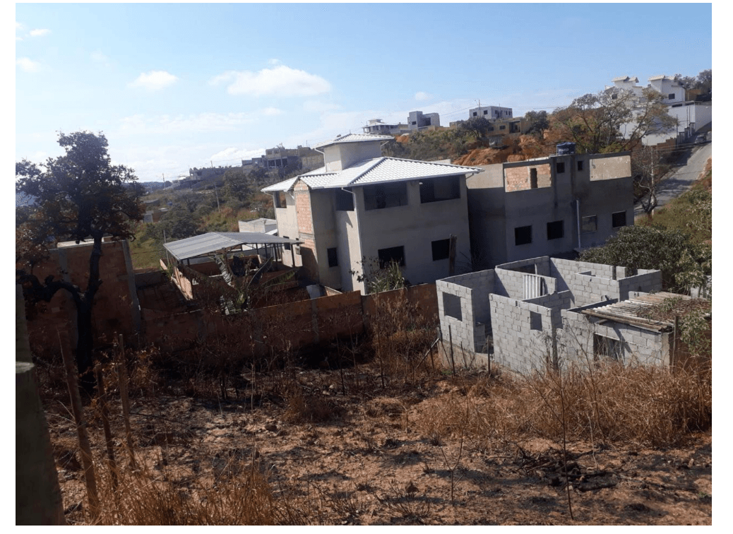 Terreno com 250 m2, com 10 m2 de frente e 25 m2 de fundos, todo murado e já foi feito a terraplanagem, quitado, à venda, Liberdade, Santa Luzia, MG miniatura 3