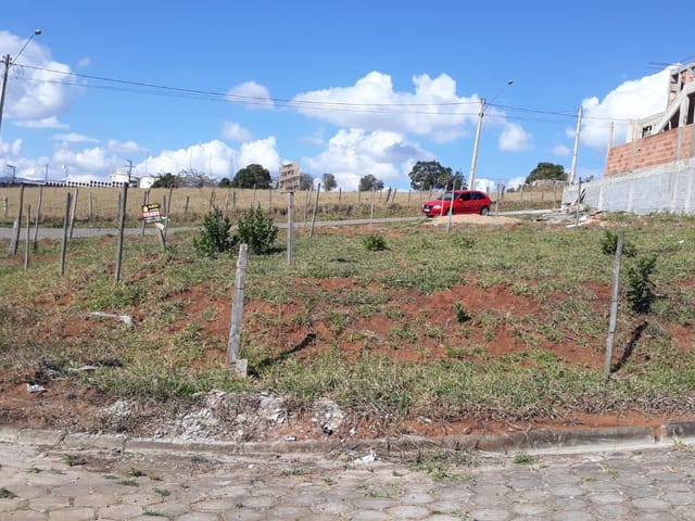 Terreno com 334m², à venda, no bairro Colinas da Mantiqueira  em Cambuí