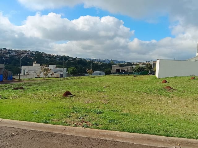 Terreno com 342m², à venda, no bairro Loteamento Morada das Flores em Cambé