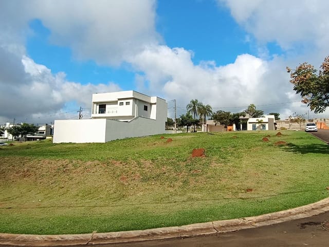 Terreno com 342m², à venda, no bairro Loteamento Morada das Flores em Cambé