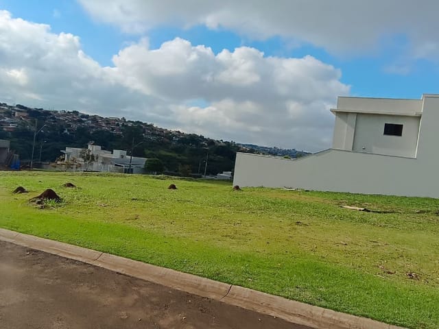 Terreno com 342m², à venda, no bairro Loteamento Morada das Flores em Cambé