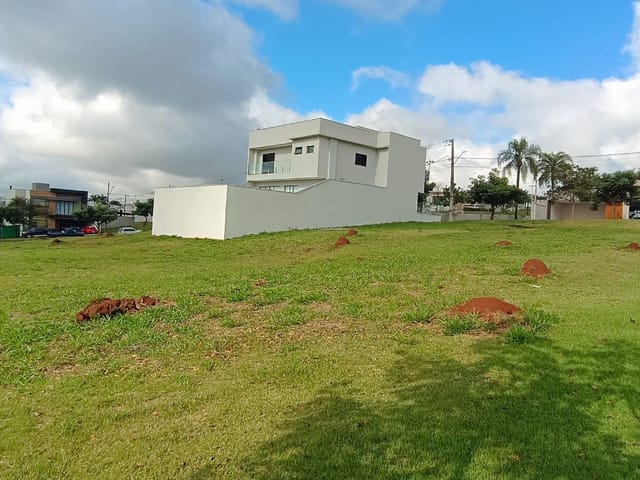 Terreno com 342m², à venda, no bairro Loteamento Morada das Flores em Cambé