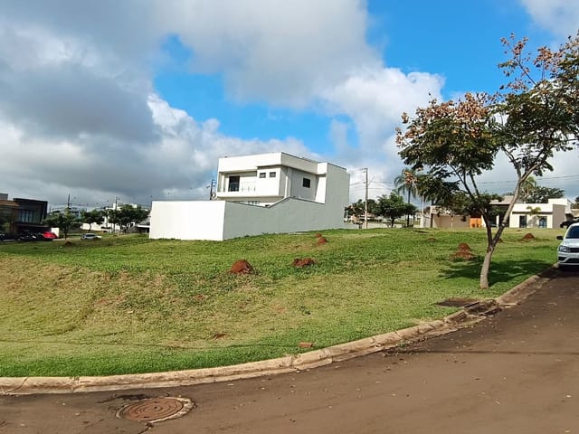Terreno com 342m², à venda, no bairro Loteamento Morada das Flores em Cambé