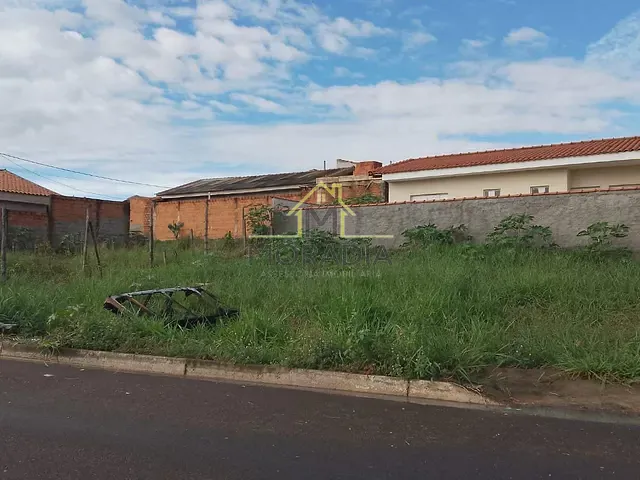 Terreno com 200m², à venda, no bairro Residencial Conquista em Guaxupé