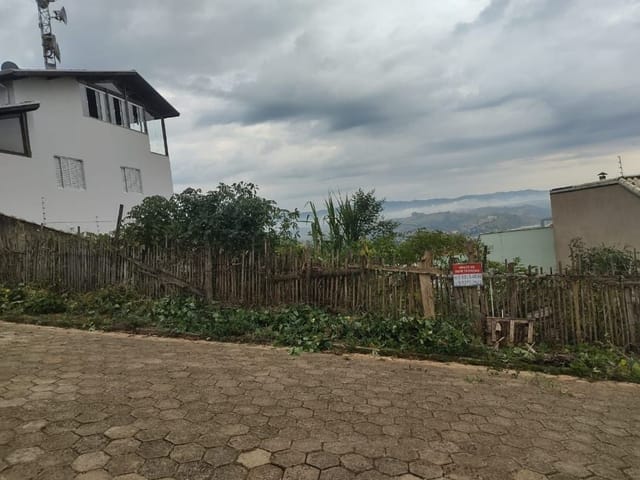 Terreno com 258m², à venda, no bairro Edith Lopes em Cambuí