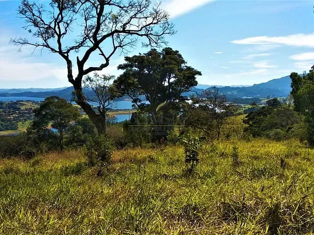Terreno com 5500m², à venda, no bairro Pinhal em Piracaia