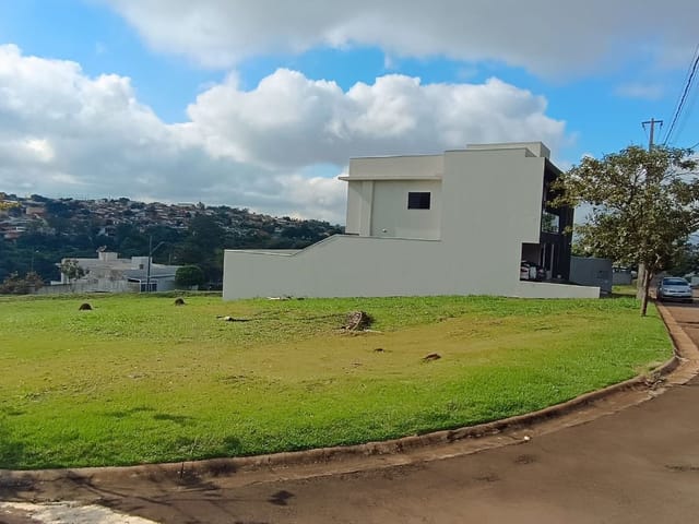 Terreno com 342m², à venda, no bairro Loteamento Morada das Flores em Cambé