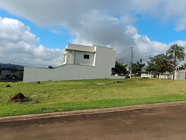 Terreno com 342m², à venda, no bairro Loteamento Morada das Flores em Cambé