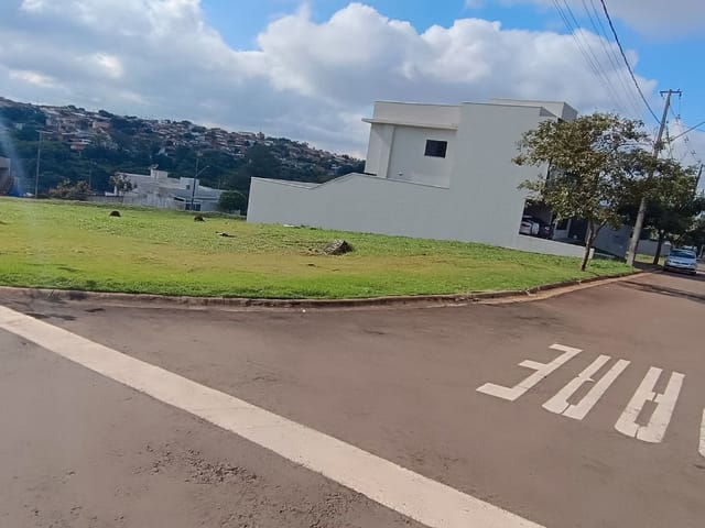 Terreno com 342m², à venda, no bairro Loteamento Morada das Flores em Cambé