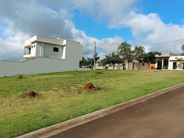 Terreno com 342m², à venda, no bairro Loteamento Morada das Flores em Cambé