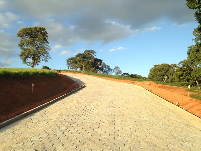 Terreno com 890m², à venda, no bairro Cambuí em Cambuí