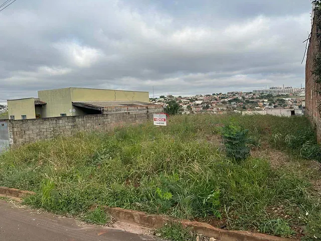 Terreno com 390m², à venda, no bairro Colúmbia em Londrina