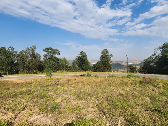 Terreno com 675m², à venda, no bairro Santa Cândida em Vinhedo
