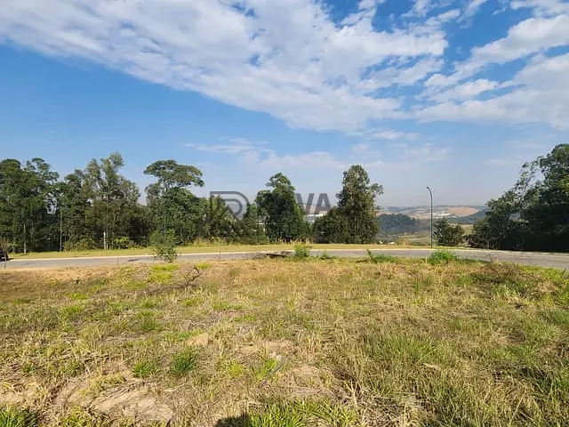 Terreno com 675m², à venda, no bairro Santa Cândida em Vinhedo
