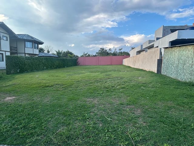 Terreno com 450m², à venda, no bairro Loteamento Extensao Do Serrama em Rio das Ostras