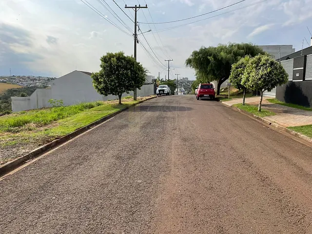 Terreno com 371m², à venda, no bairro Residencial Florais do Lago em Apucarana